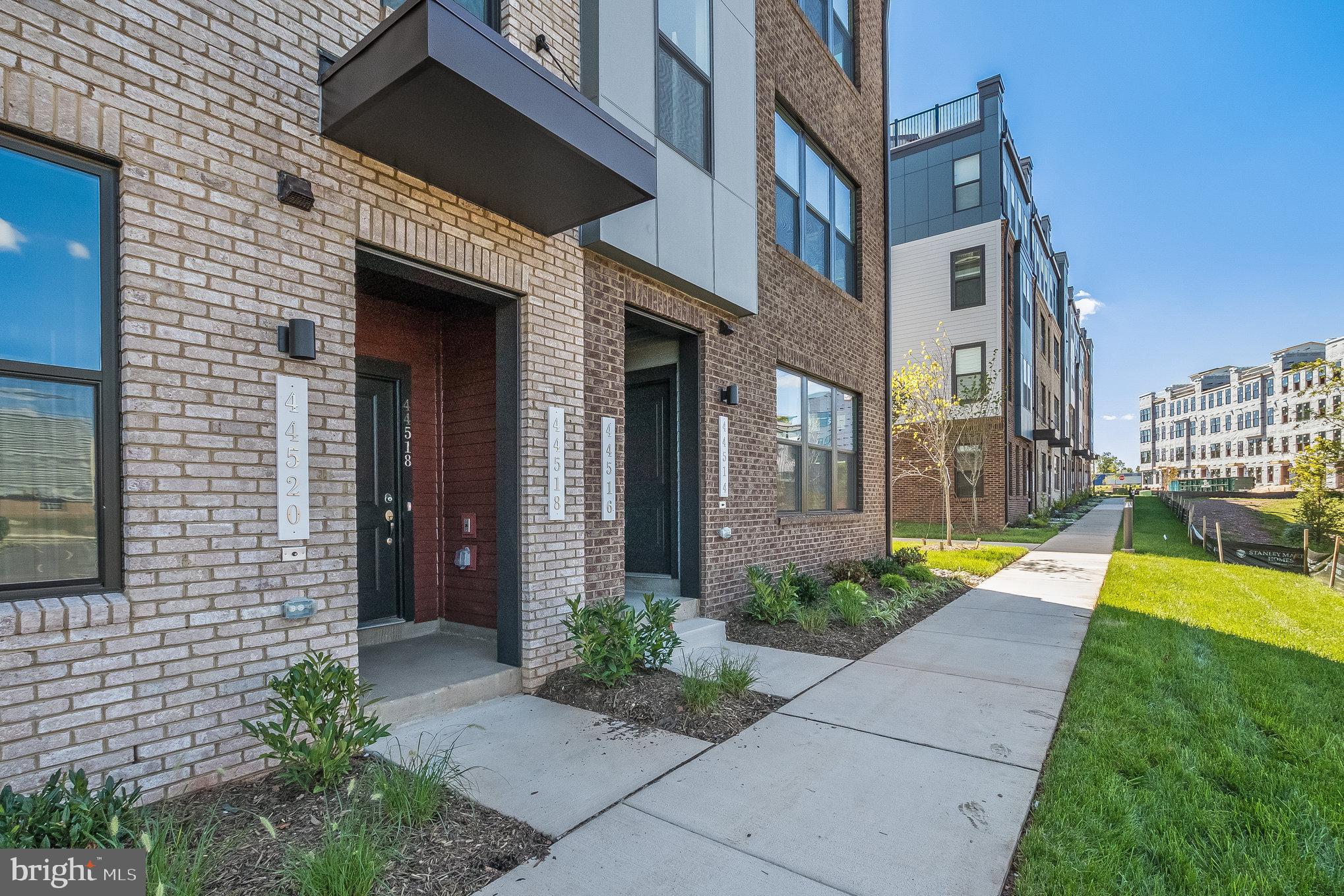 44514 WOLFHOUND SQUARE