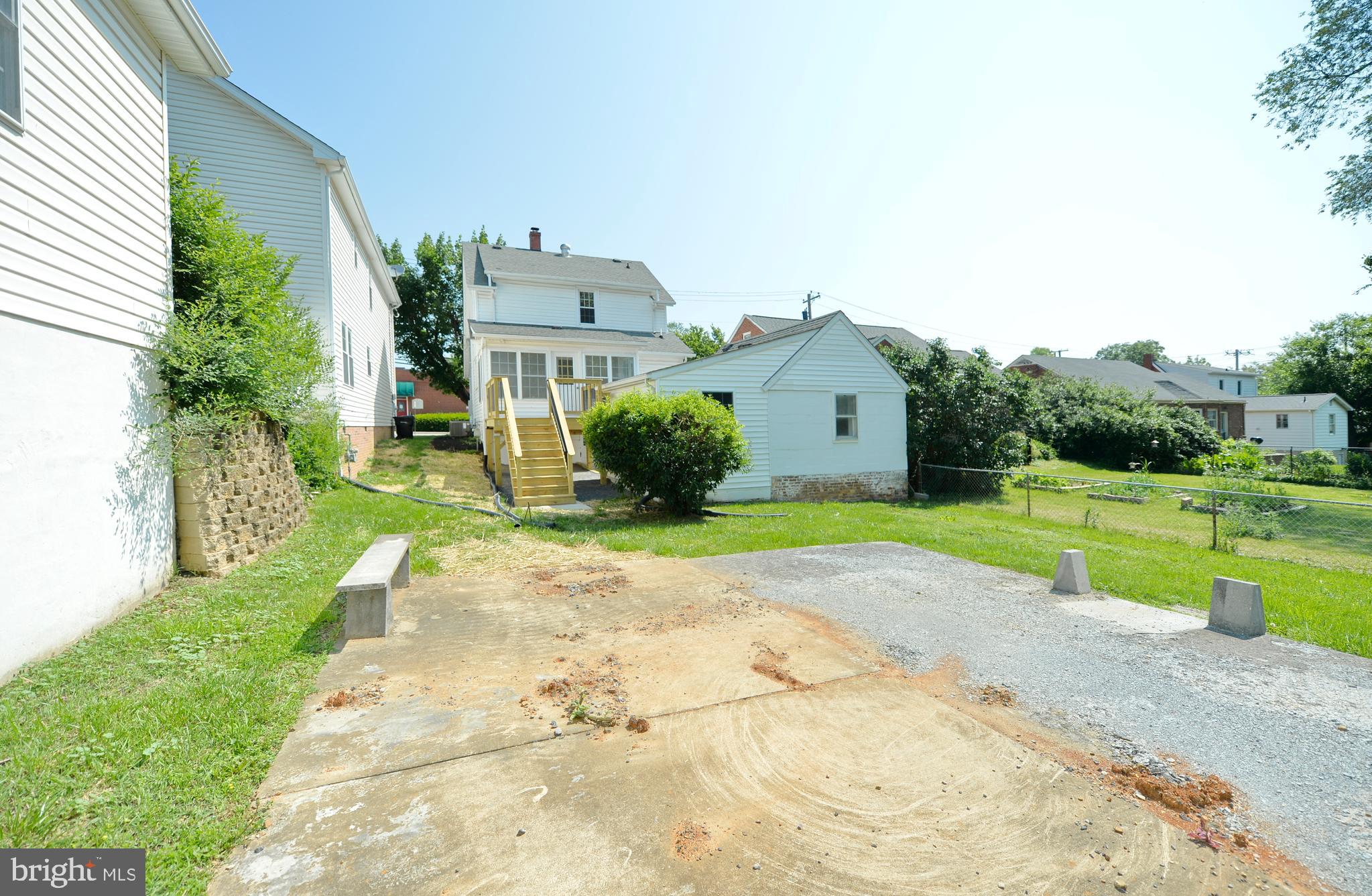 31 W WHITLOCK AVENUE