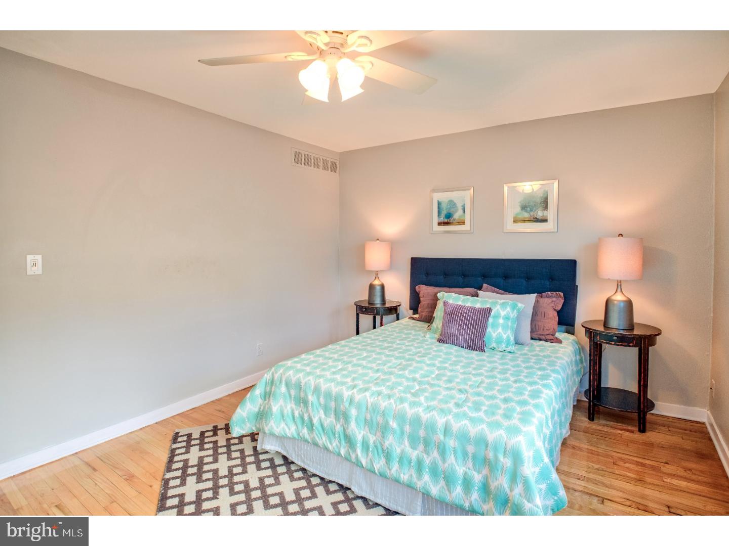 QUEEN VILLAGE - Residential