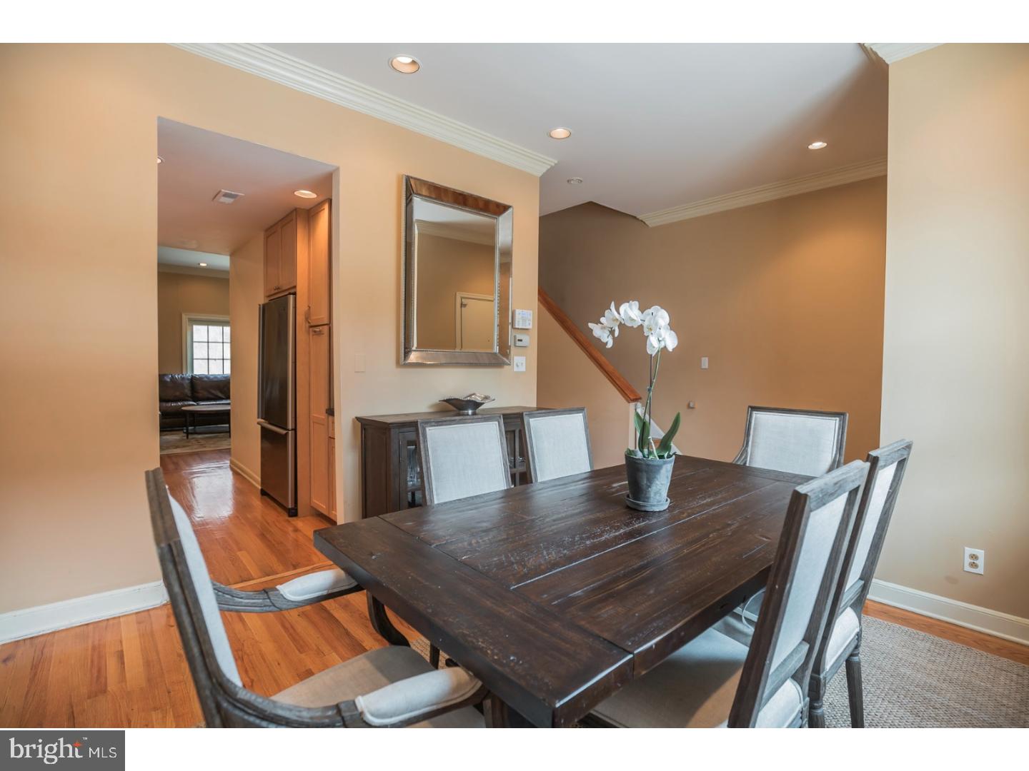 QUEEN VILLAGE - Residential