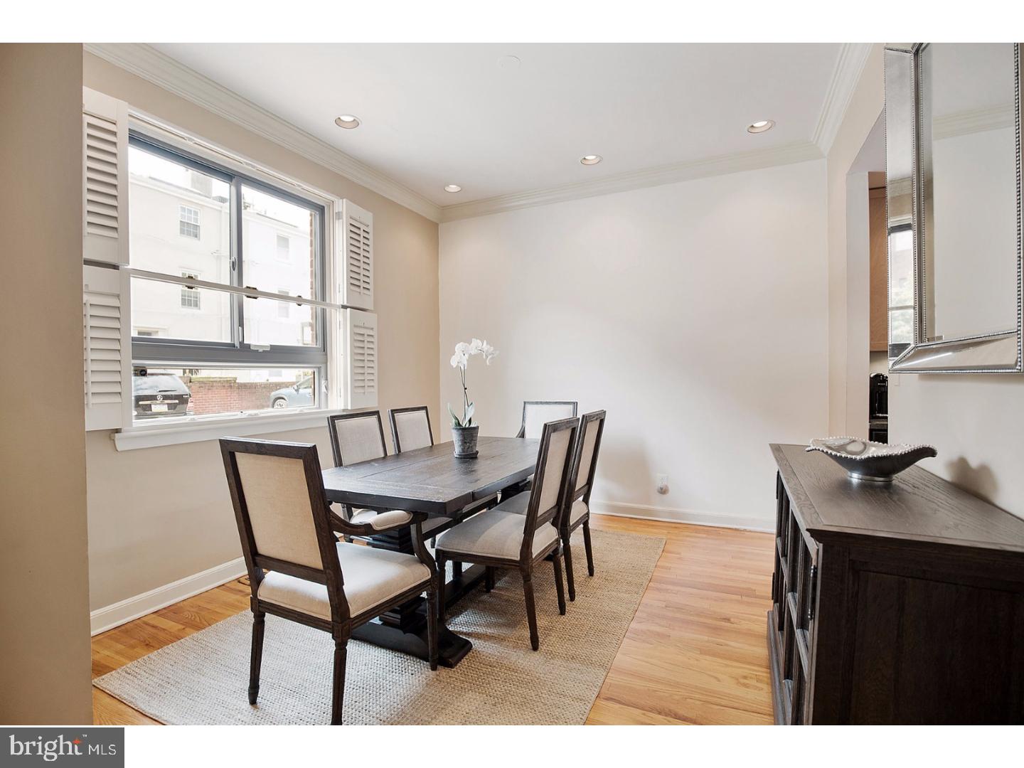 QUEEN VILLAGE - Residential