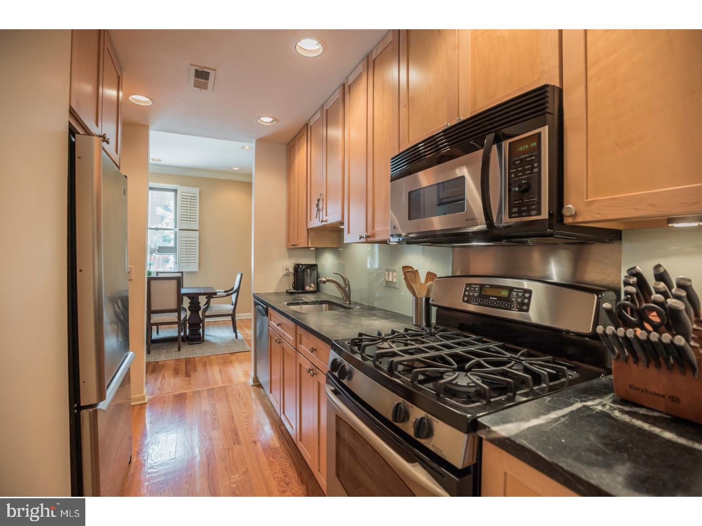 QUEEN VILLAGE - Residential