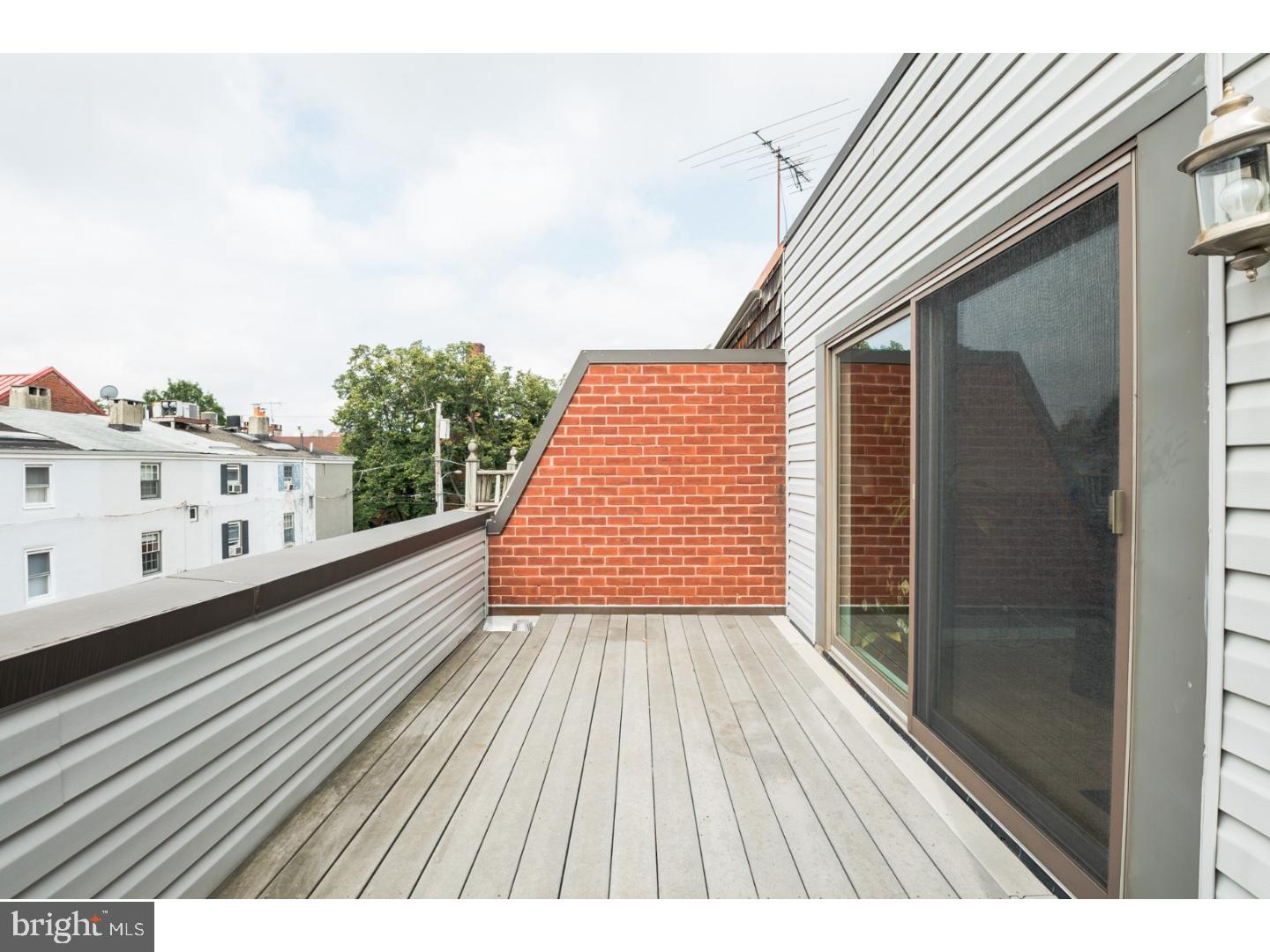 QUEEN VILLAGE - Residential