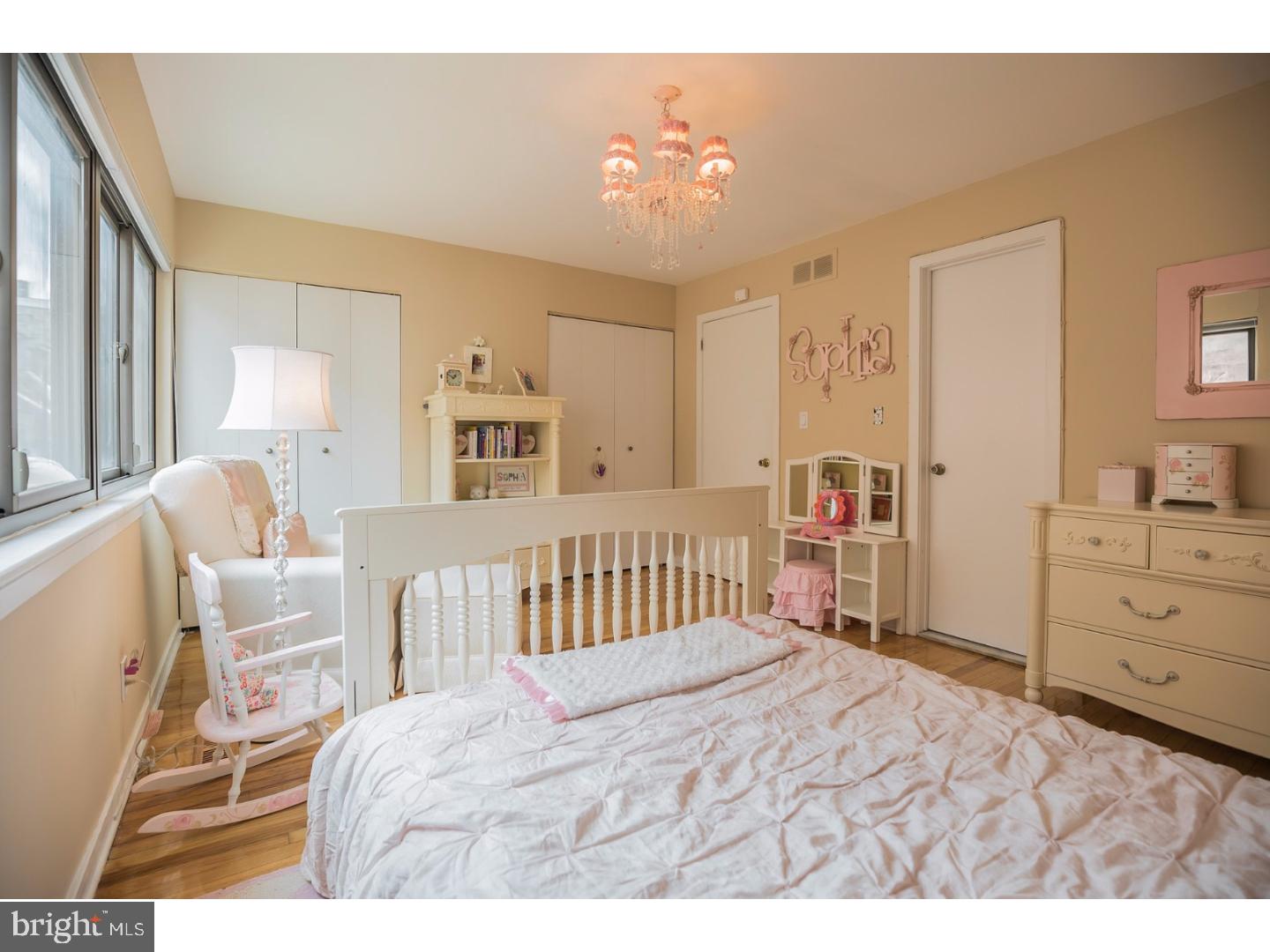 QUEEN VILLAGE - Residential