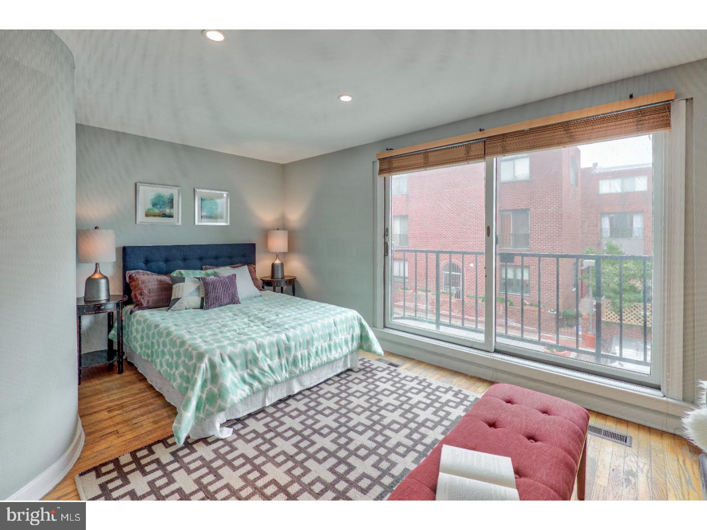 QUEEN VILLAGE - Residential