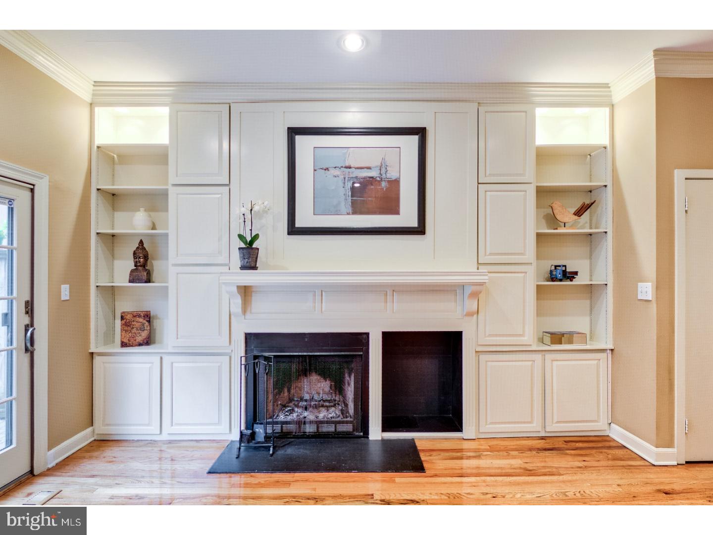 QUEEN VILLAGE - Residential