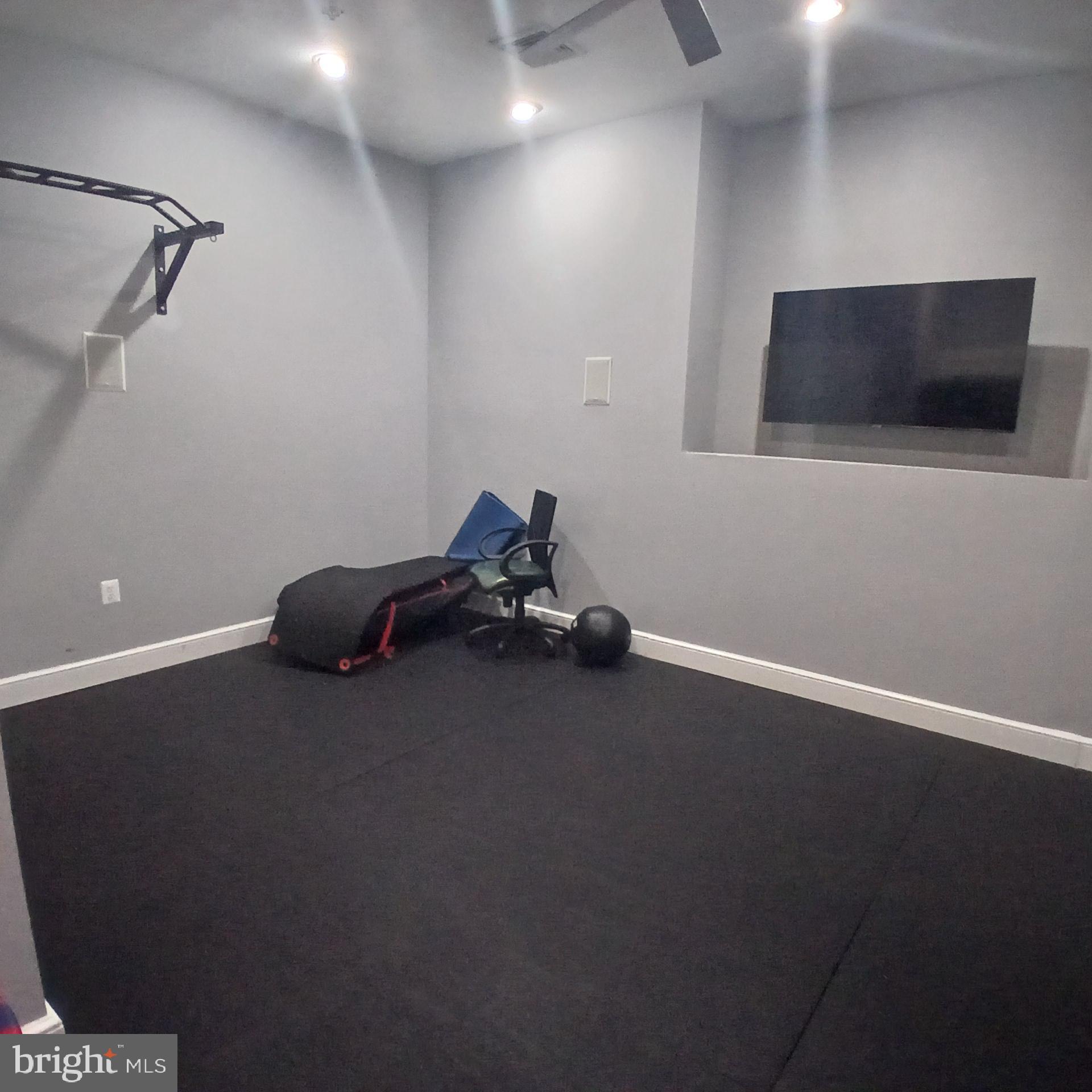 FAIRFAX RIDGE CONDOS - Residential Lease