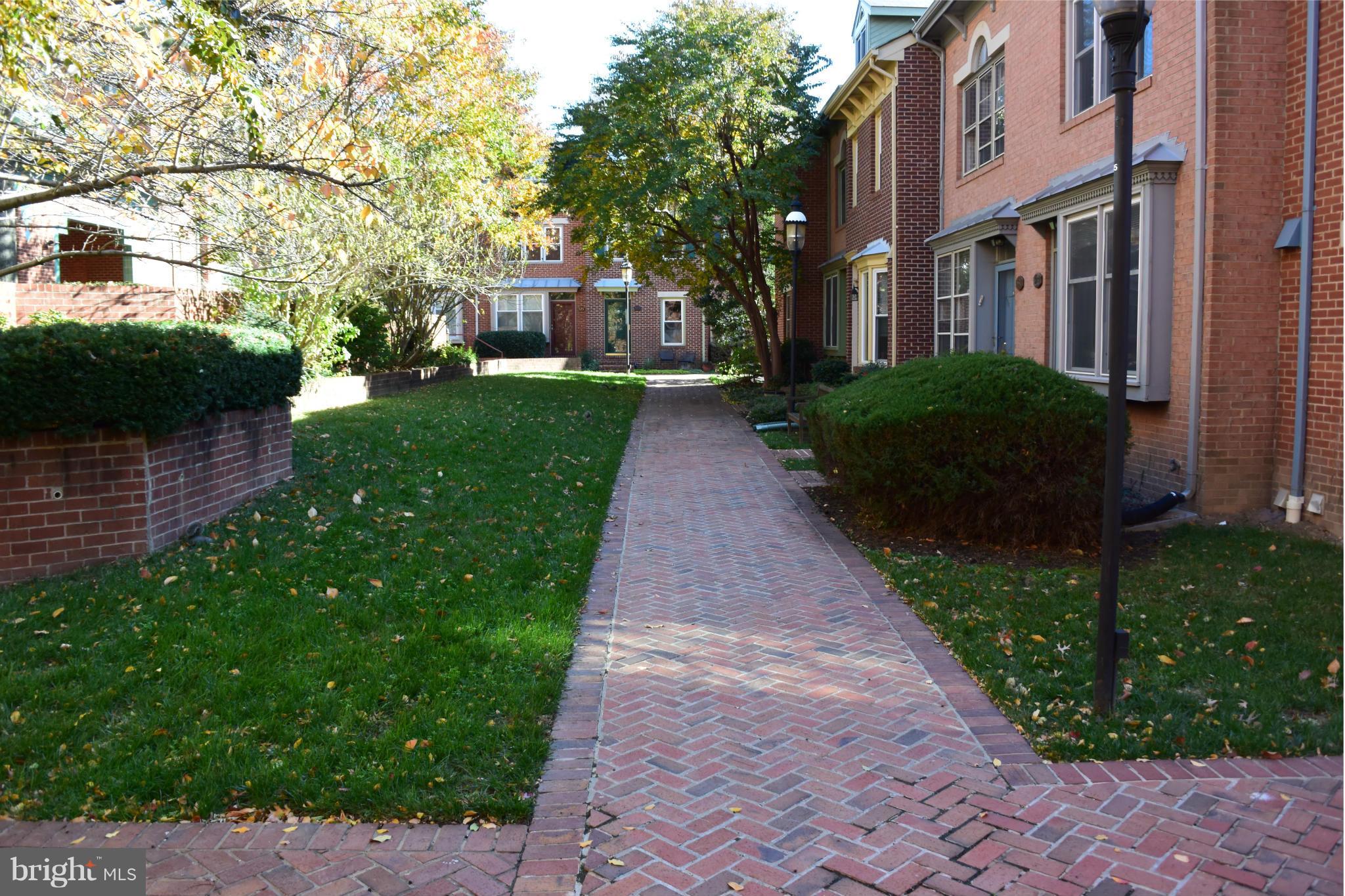 OLD TOWN - Residential Lease