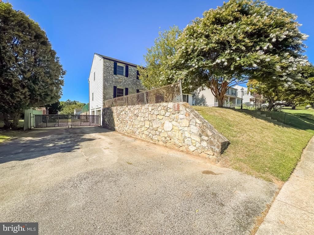 Photo of 736 Timber Trail Lane, SPRINGFIELD, PA 19064 (MLS # PADE2098524)