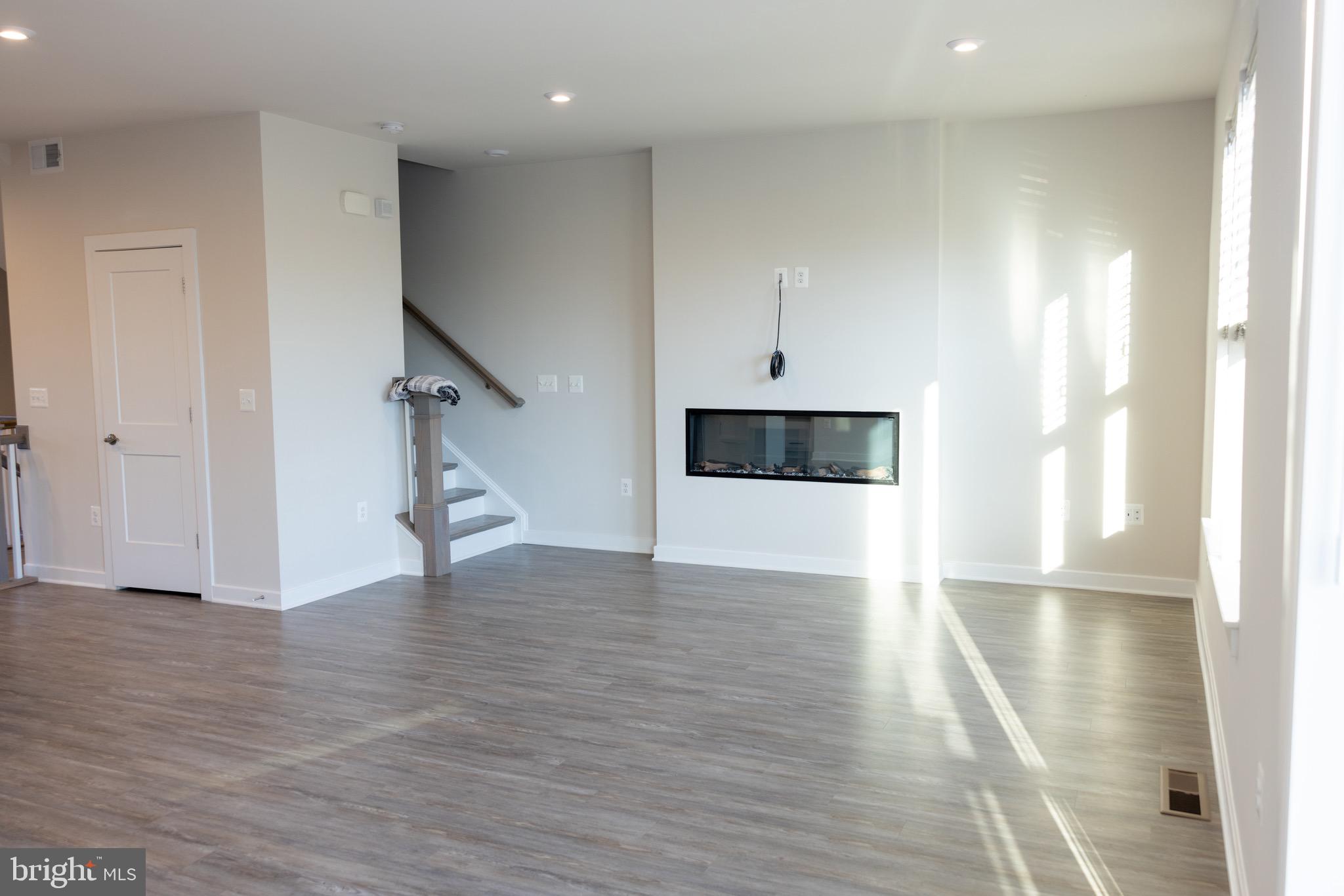 1067 VENIFENA TERRACE SE