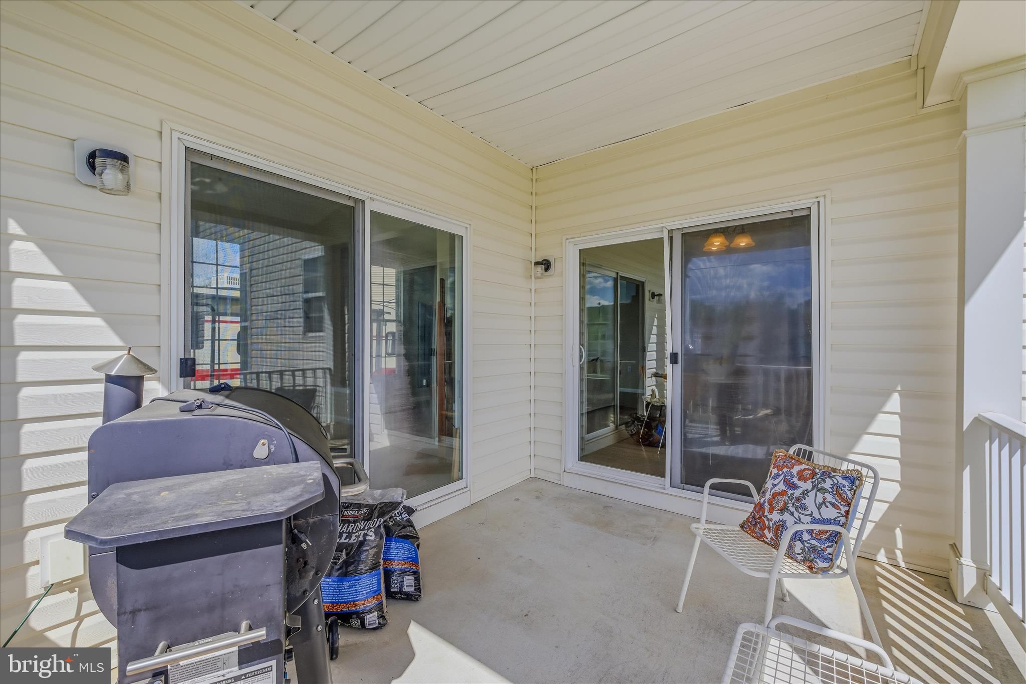 COLONIAL HILLS - Residential