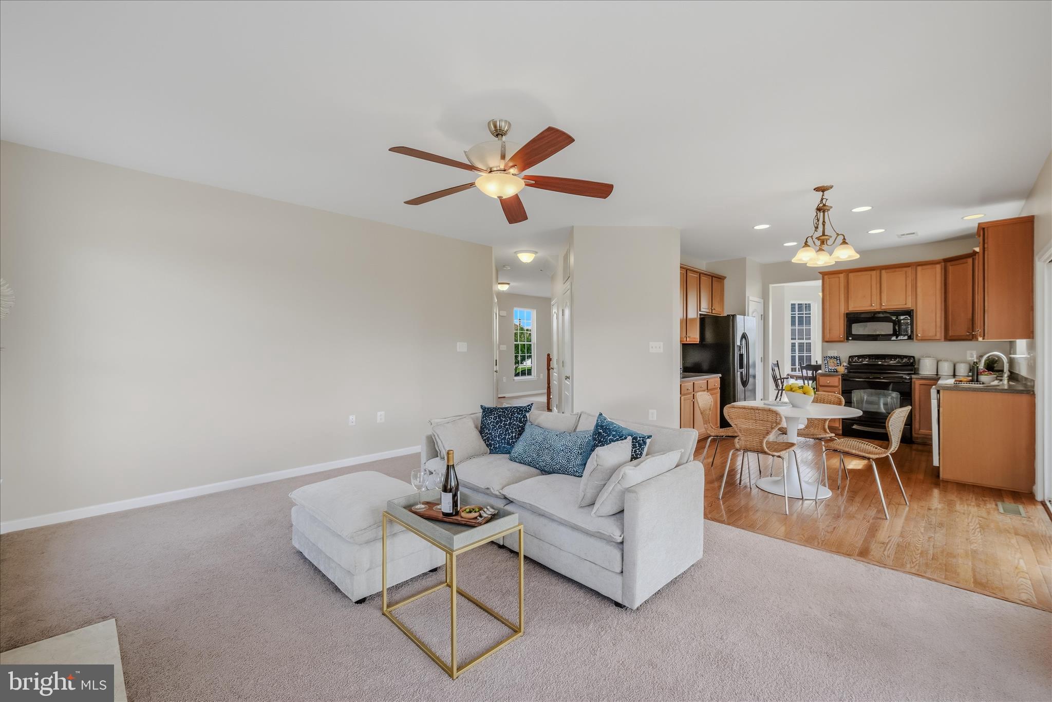 COLONIAL HILLS - Residential