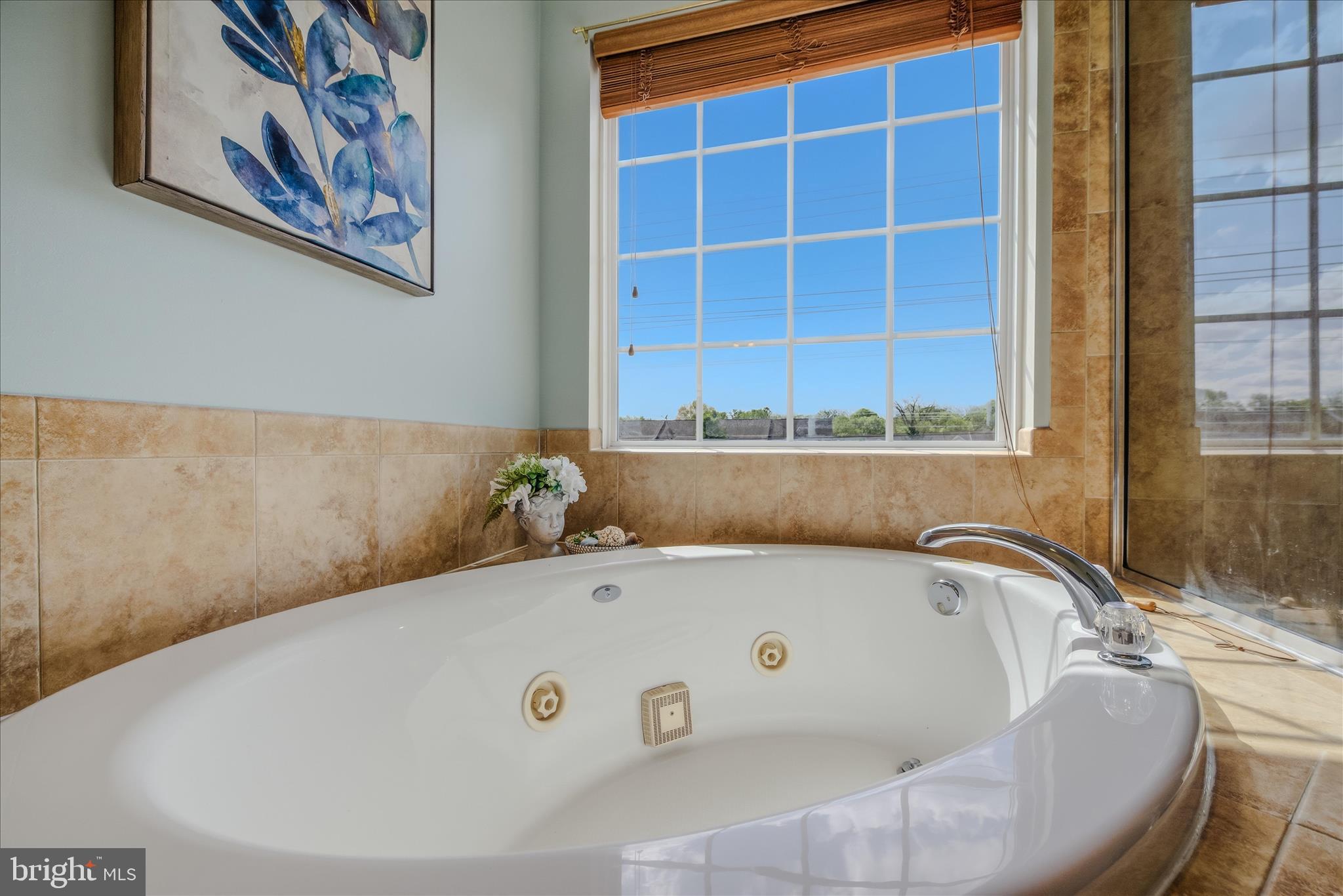 COLONIAL HILLS - Residential