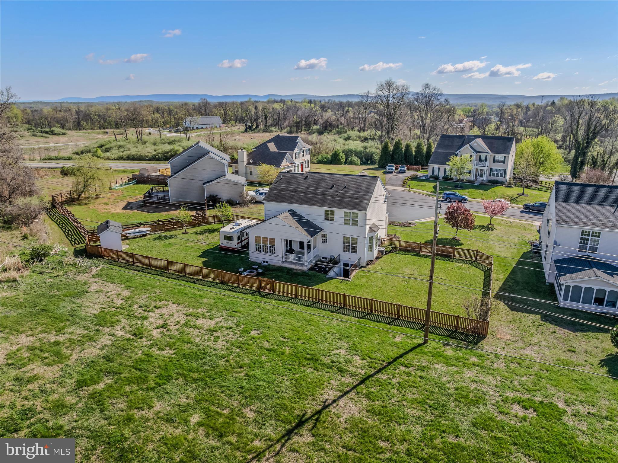 COLONIAL HILLS - Residential