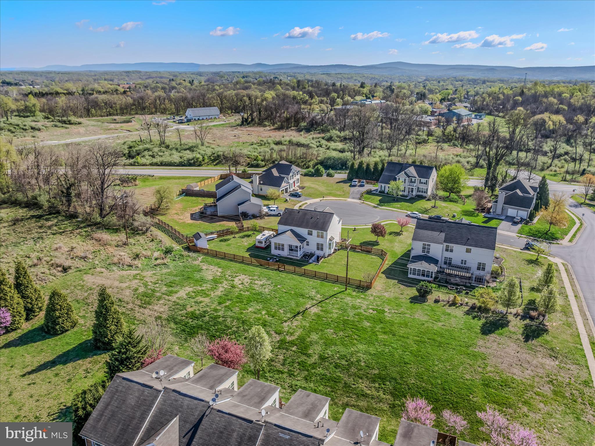 COLONIAL HILLS - Residential