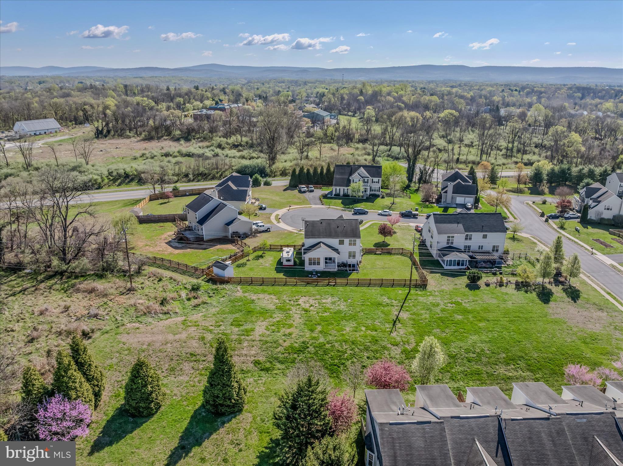 COLONIAL HILLS - Residential