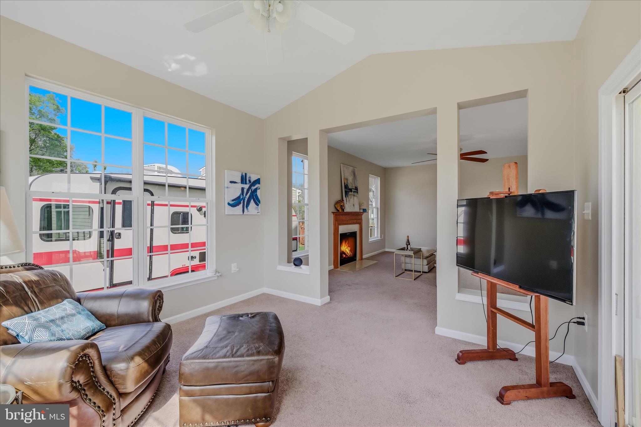 COLONIAL HILLS - Residential