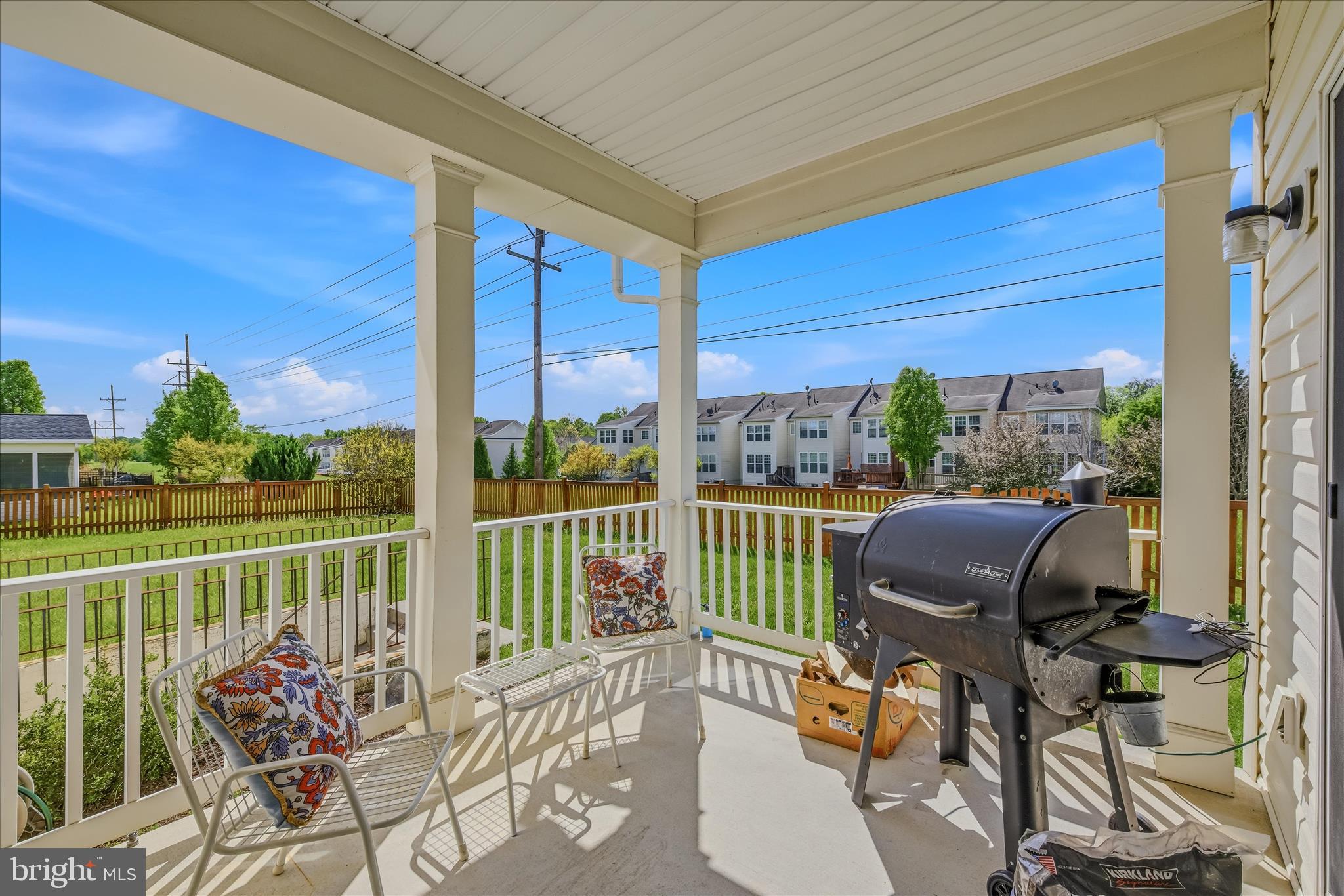 COLONIAL HILLS - Residential