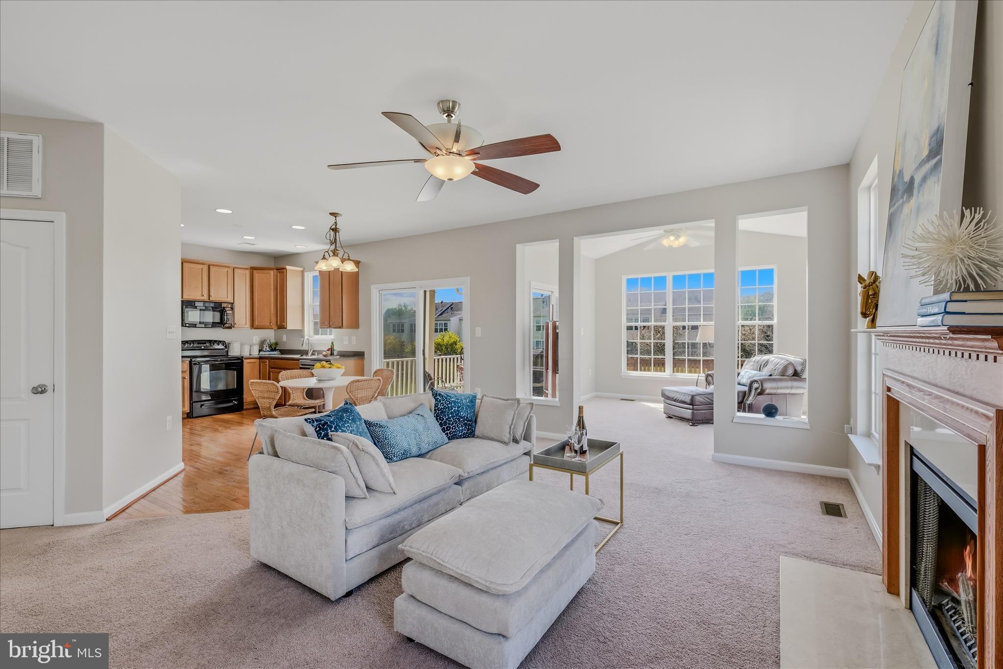 COLONIAL HILLS - Residential