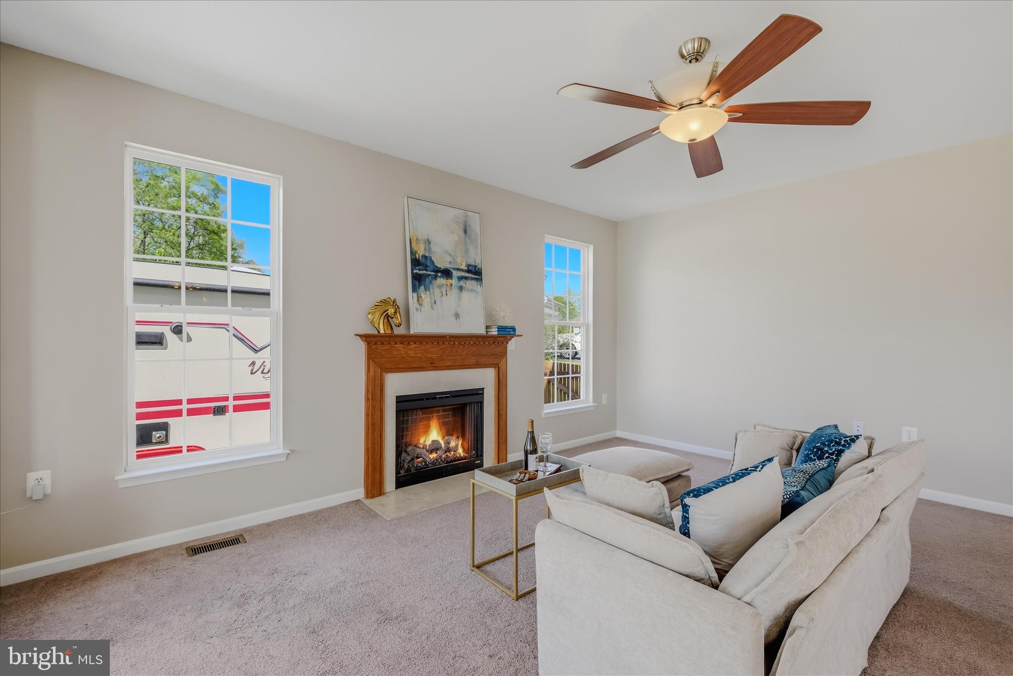 COLONIAL HILLS - Residential