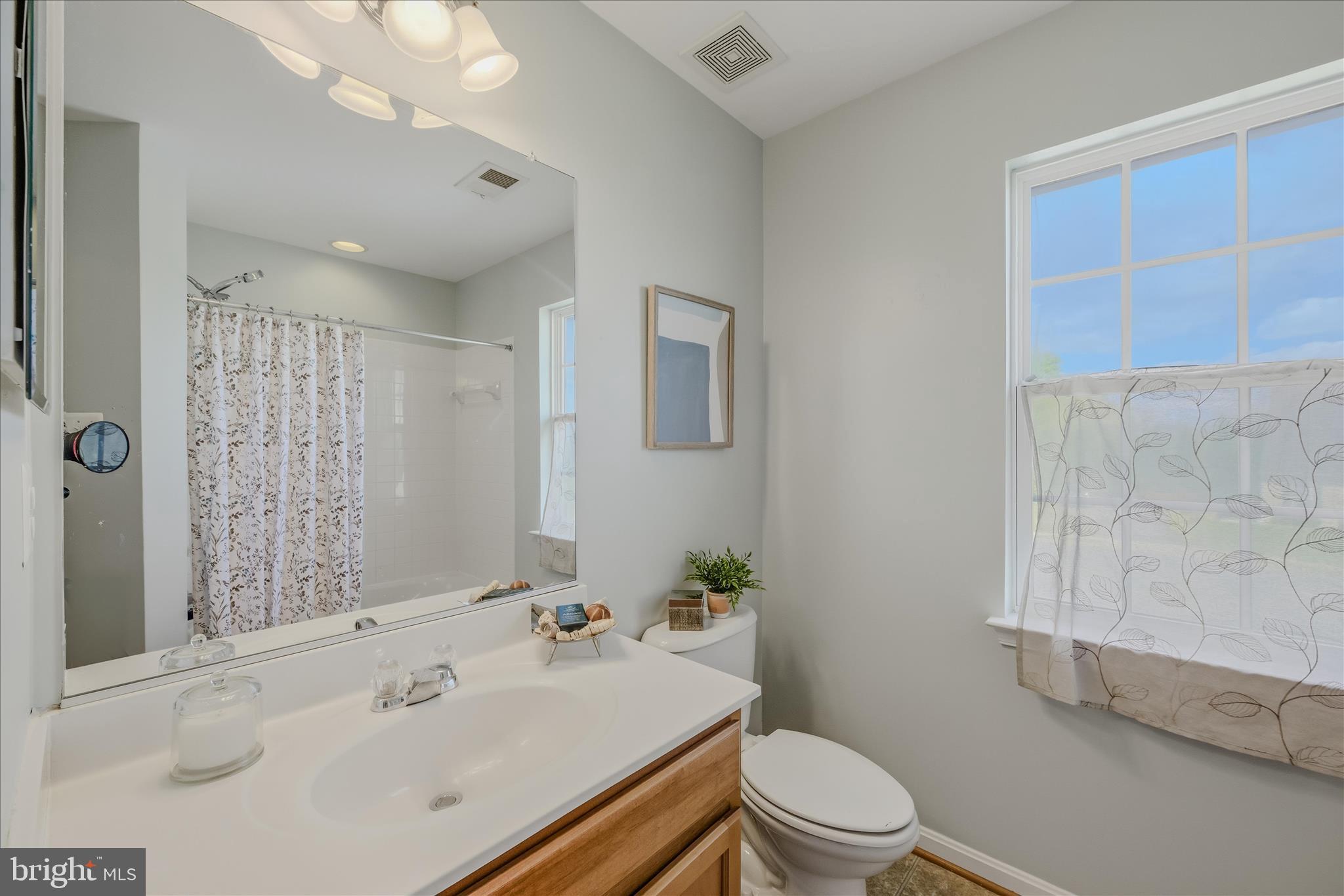 COLONIAL HILLS - Residential