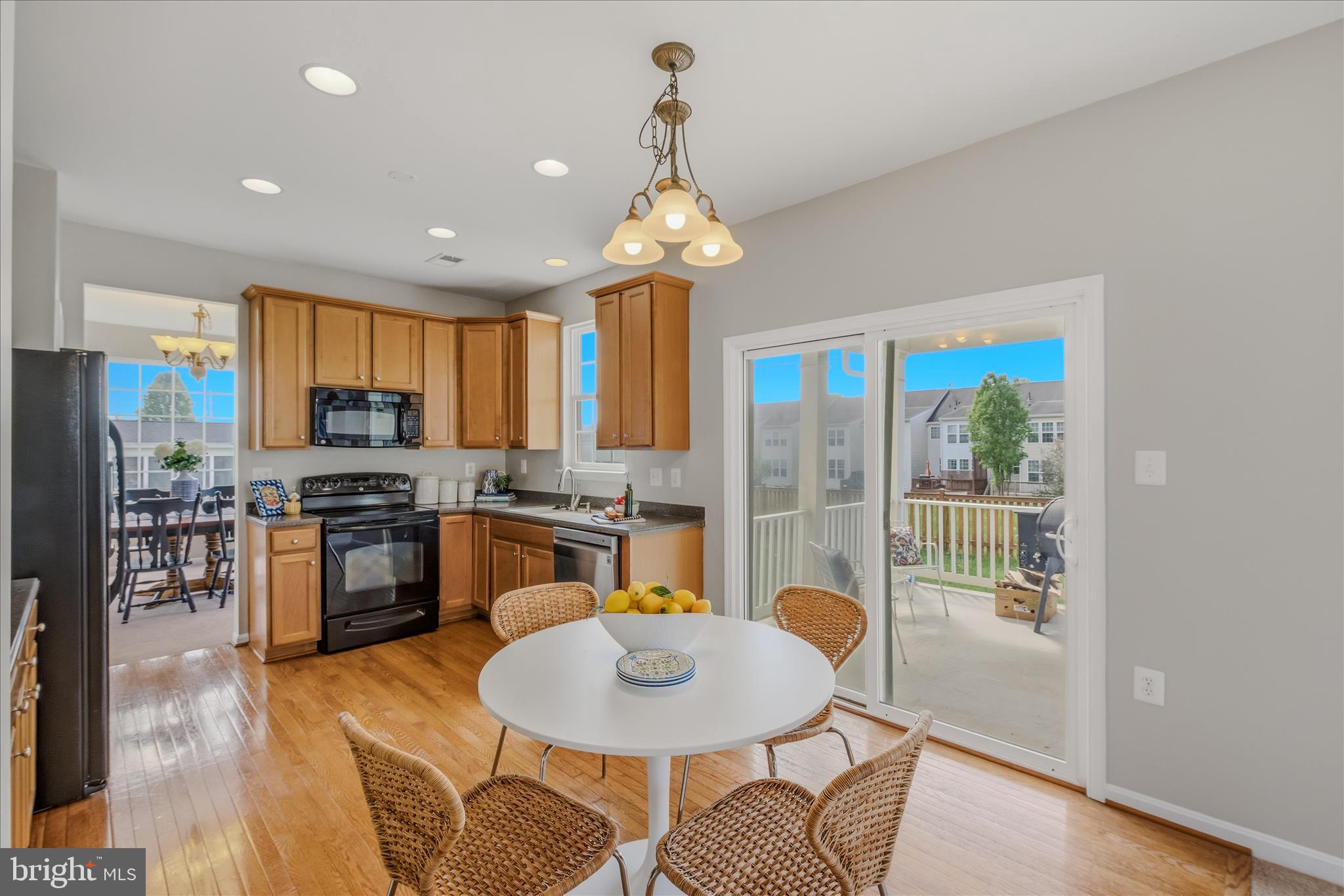 COLONIAL HILLS - Residential