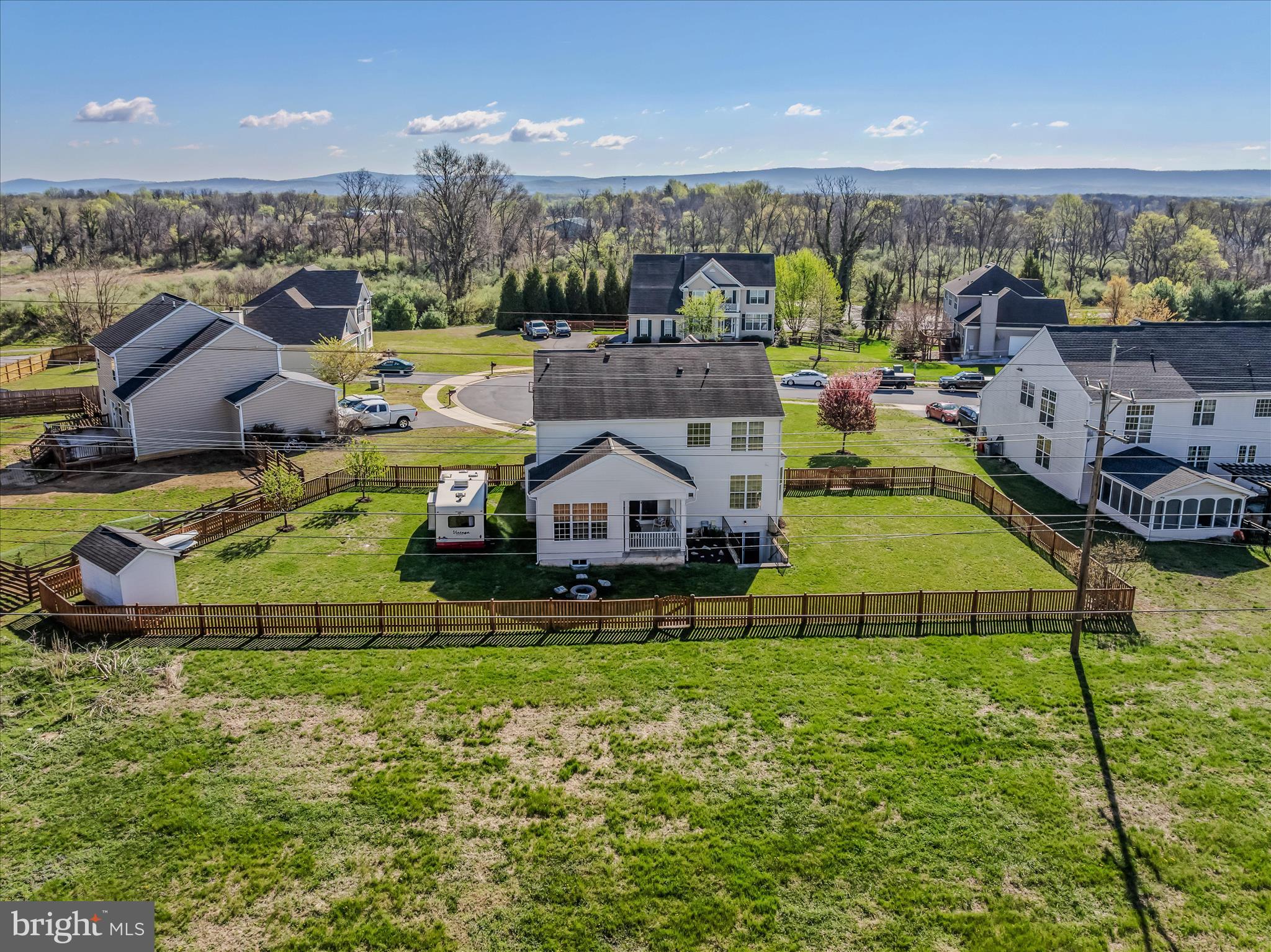 COLONIAL HILLS - Residential