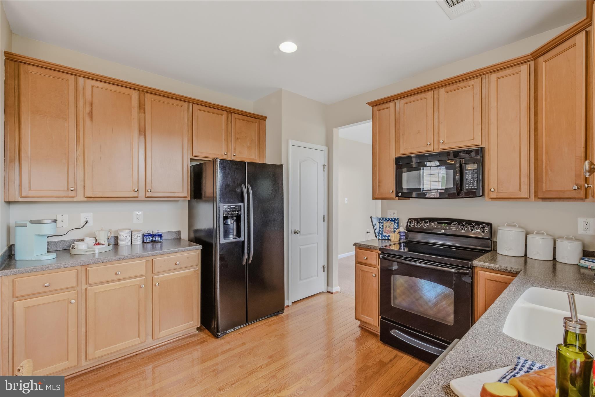 COLONIAL HILLS - Residential