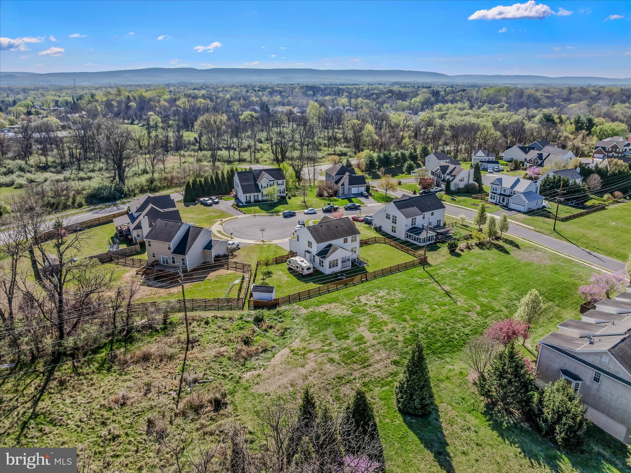 COLONIAL HILLS - Residential