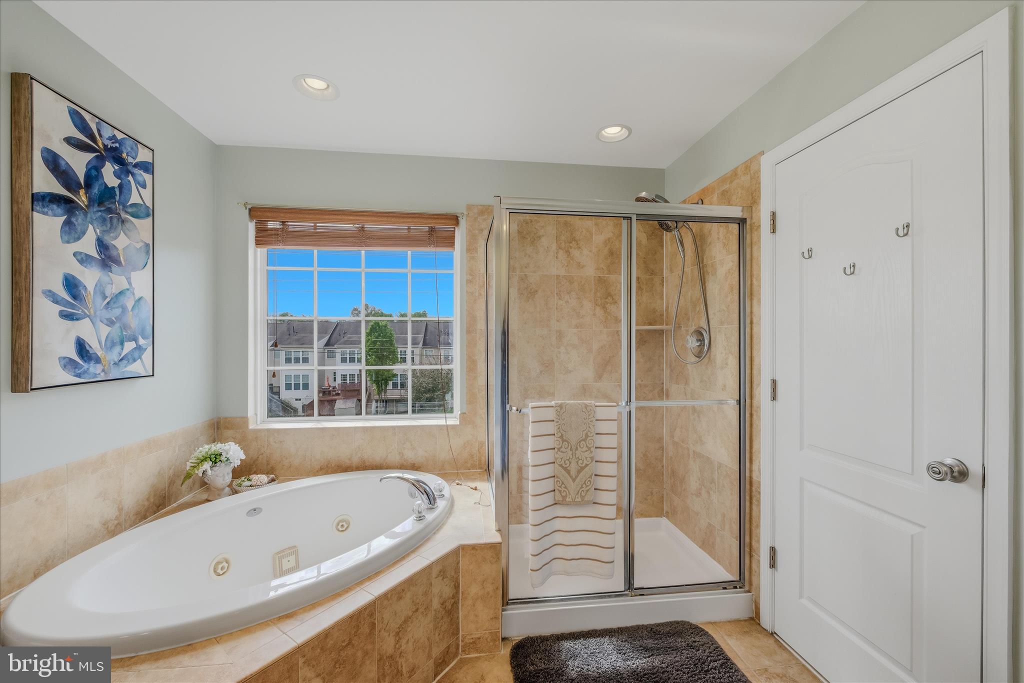 COLONIAL HILLS - Residential