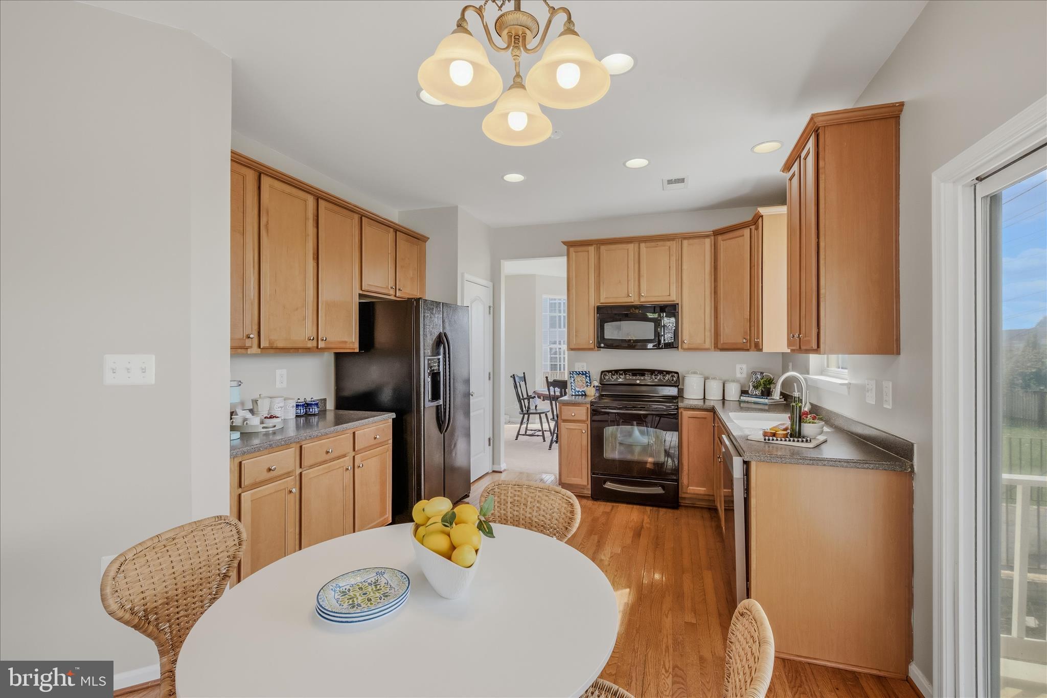 COLONIAL HILLS - Residential