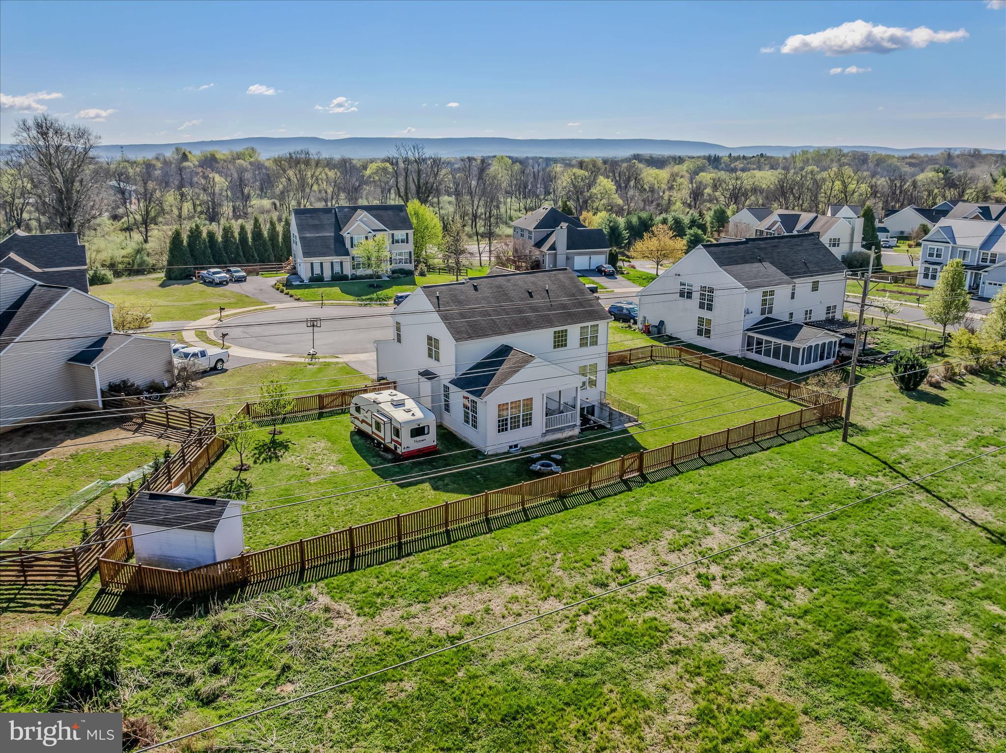 COLONIAL HILLS - Residential