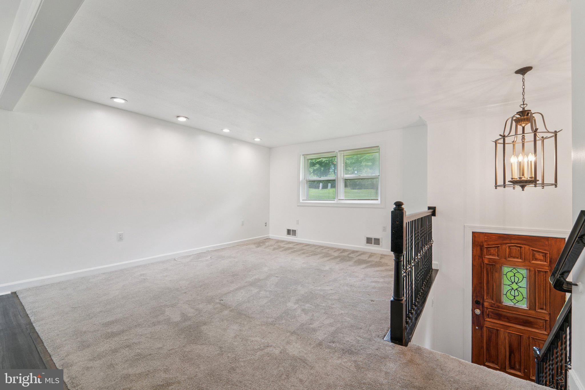 1604 BRENTWOOD DRIVE
