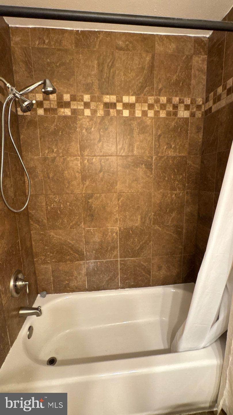 CROFTON MEADOWS - Residential Lease