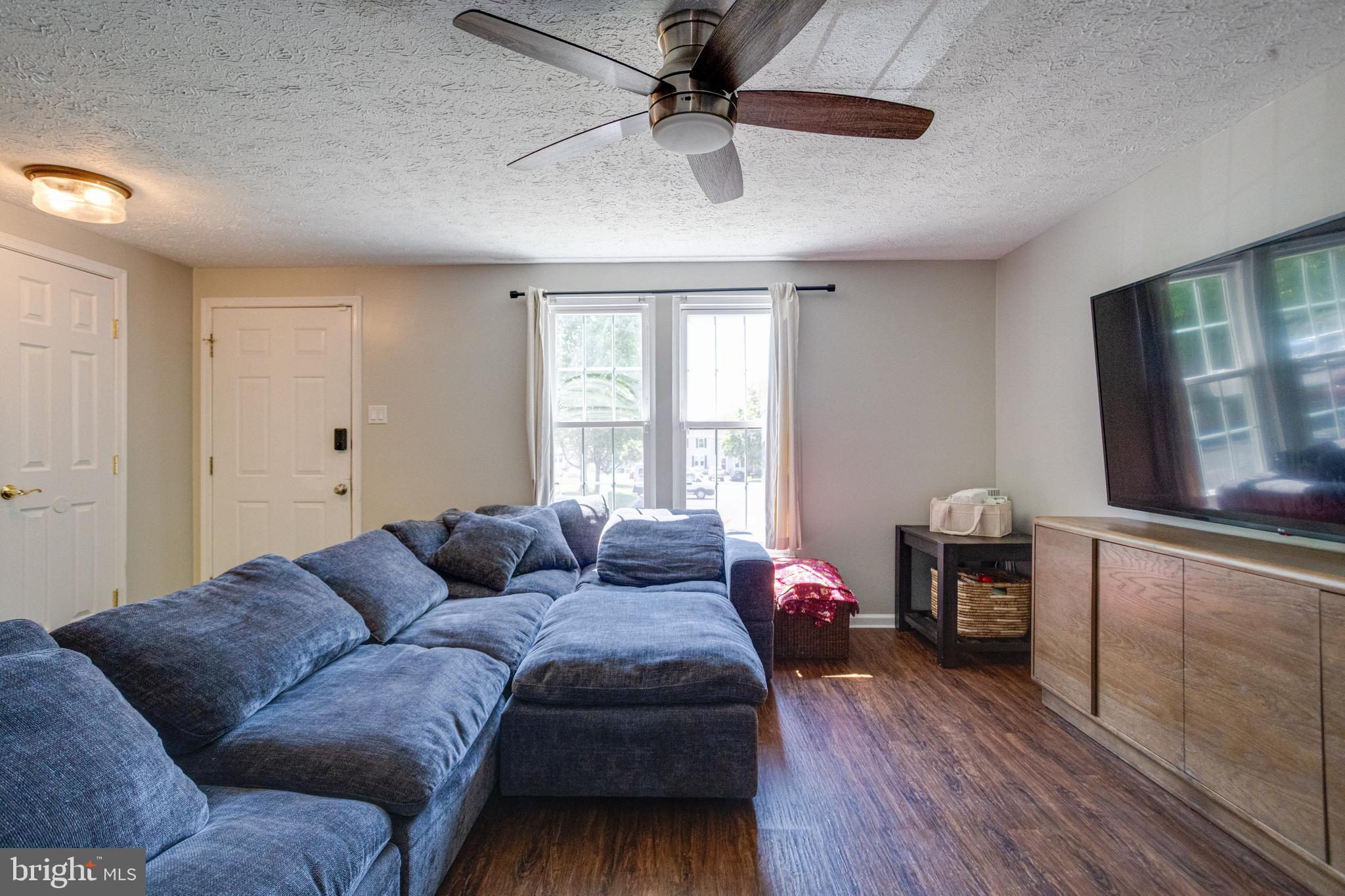 CONSTANT FRIENDSHIP - Residential