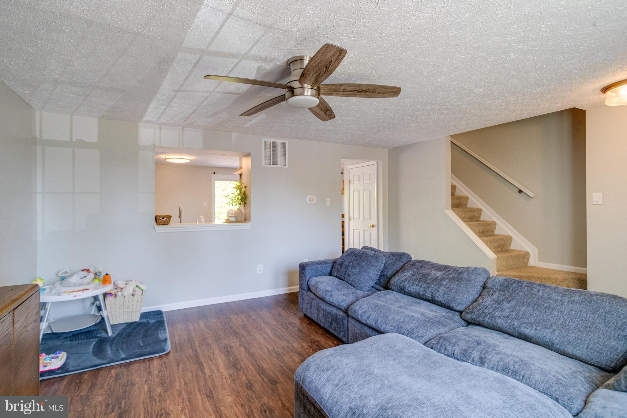CONSTANT FRIENDSHIP - Residential