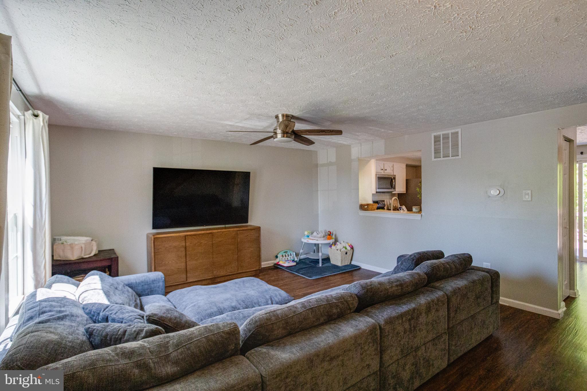 CONSTANT FRIENDSHIP - Residential