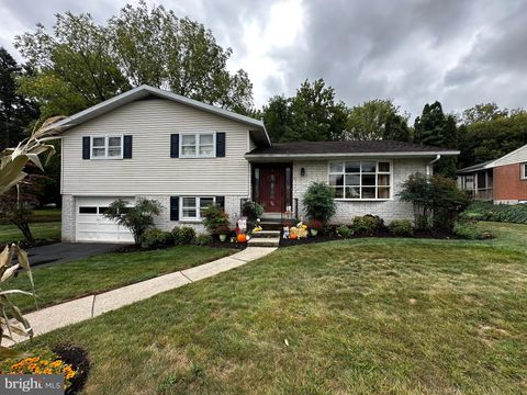Photo of 624 Pointview Avenue, Ephrata, PA 17522 (MLS # PALA2056116)