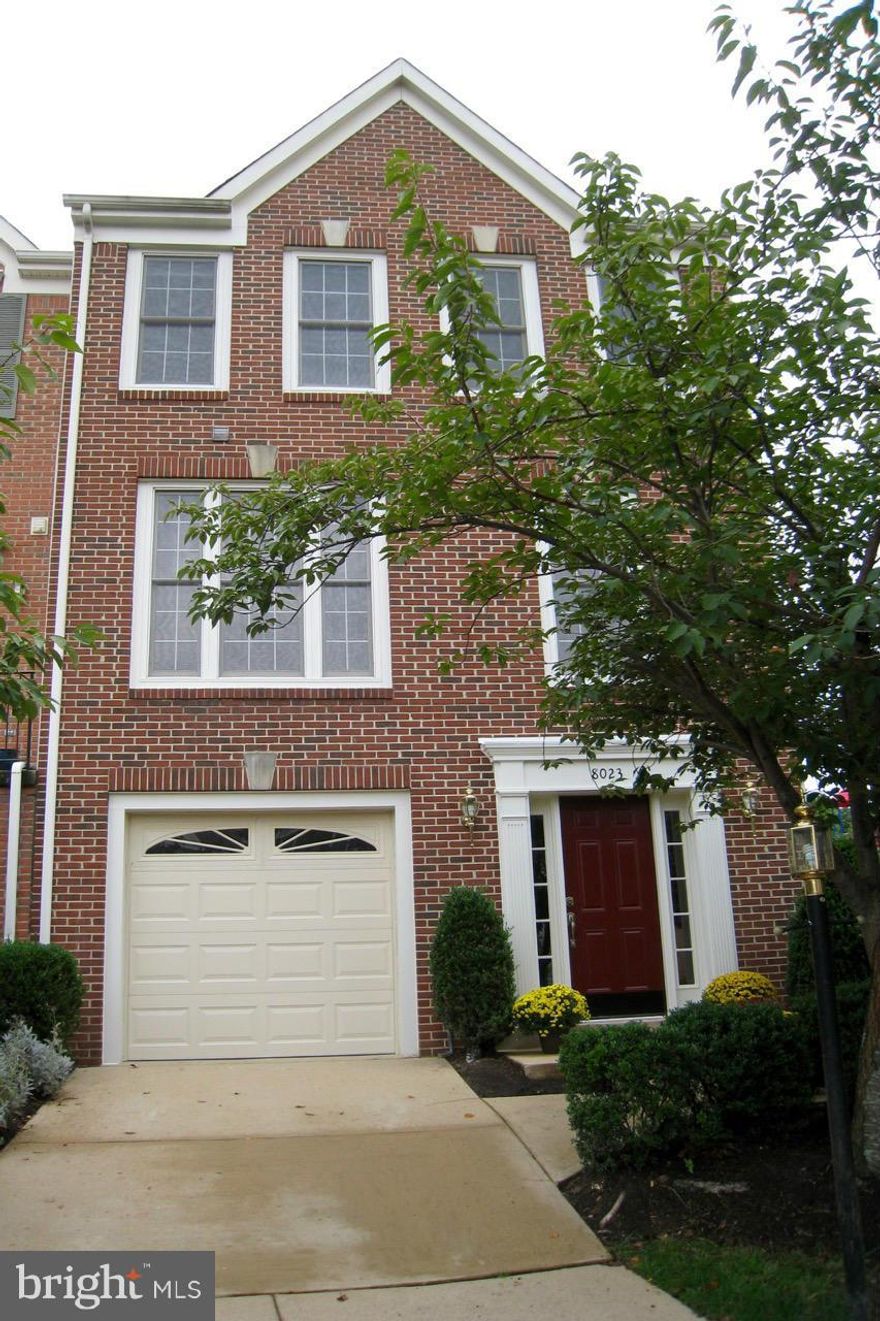 Perfect location - FFC pkwy, Franconia-Springfield Metro, Bus, Fort Belvoir North, Sydenstricker Slug lot. This gorgeous, large 2400 sq.ft. end-unit TH has an open and bright layout, 3-levels, 4 brms, 3 and 1/2 baths. 10" ceilings, HW floors, WW carpet, huge eat-in kitchen, HVAC/SS appliances/carpet/paint. Sparkling clean, ready to move in. Pets case by case. Good/Excellent credit is a must.