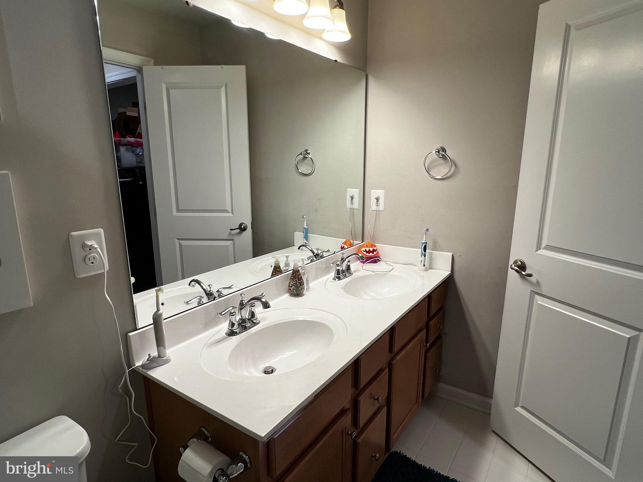 LIBERTY KNOLLS - Residential Lease