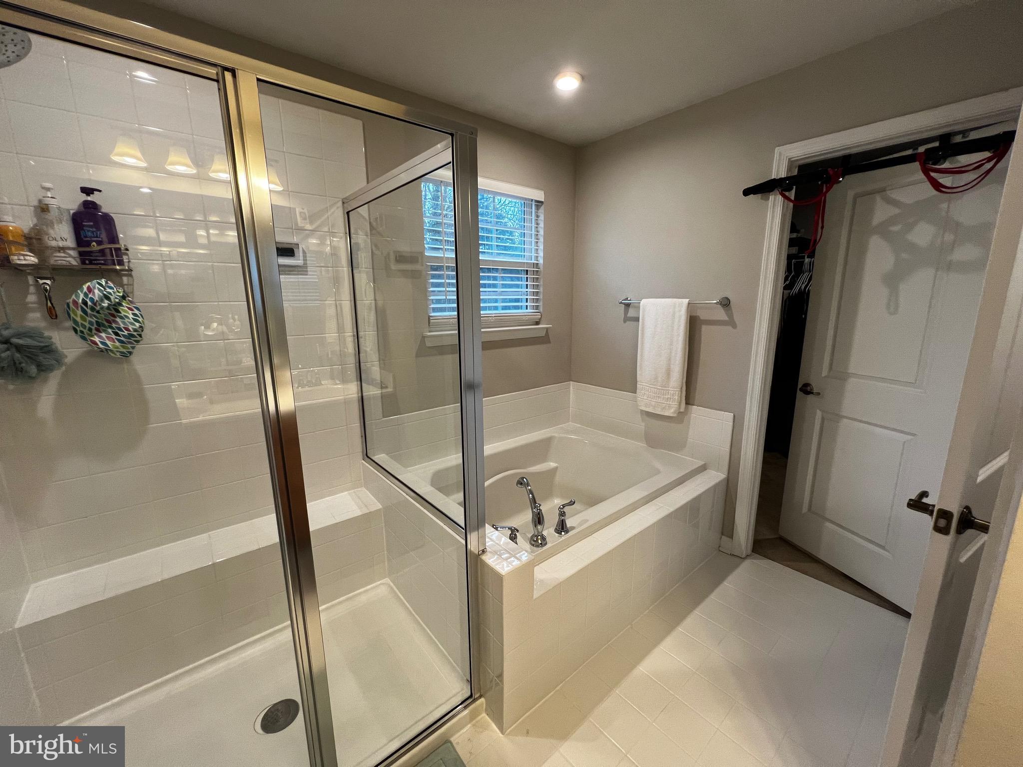 LIBERTY KNOLLS - Residential Lease