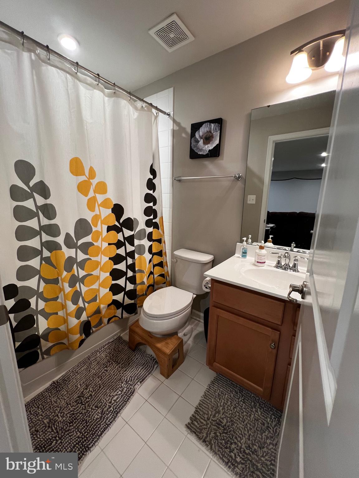 LIBERTY KNOLLS - Residential Lease