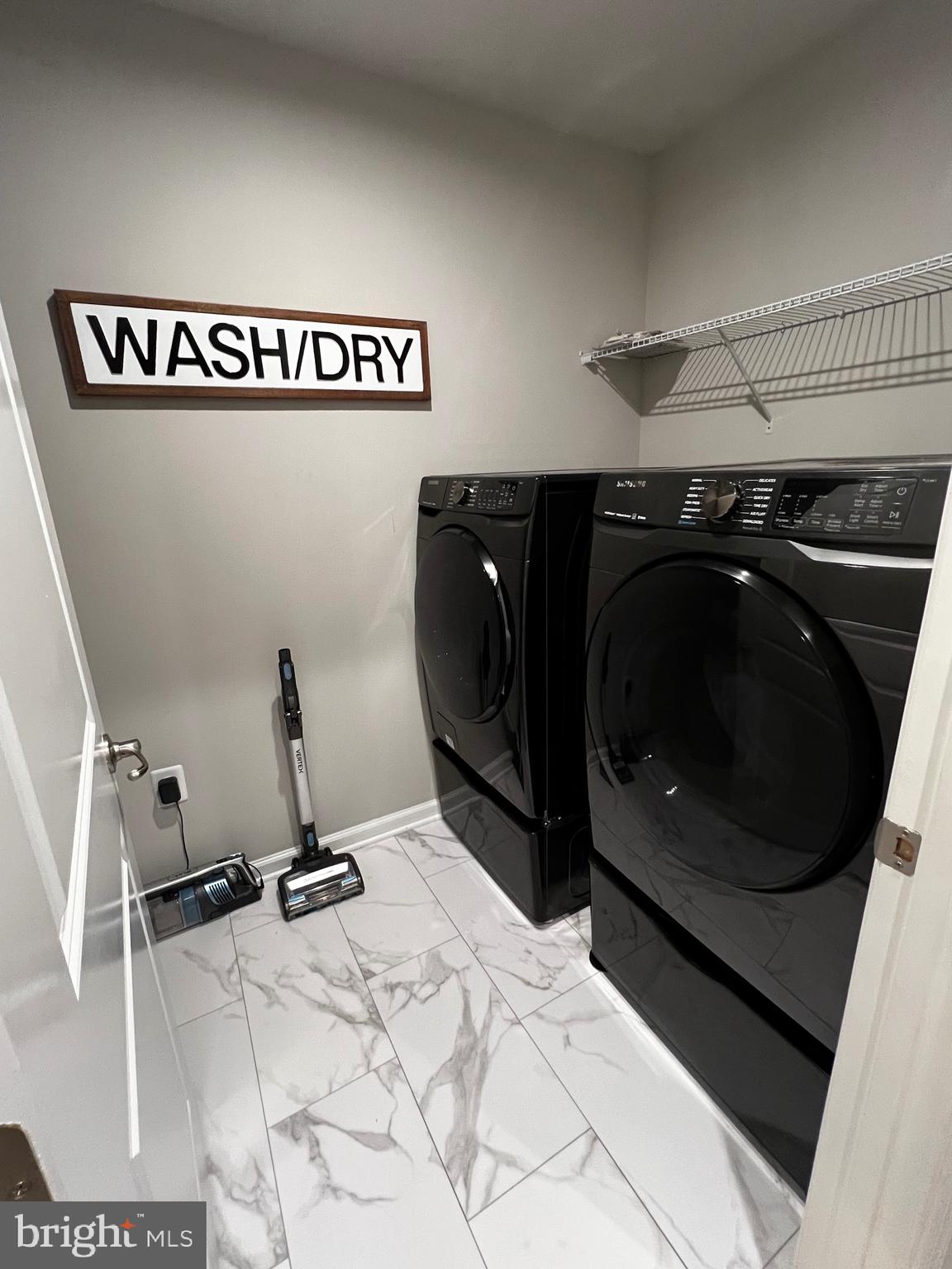 LIBERTY KNOLLS - Residential Lease