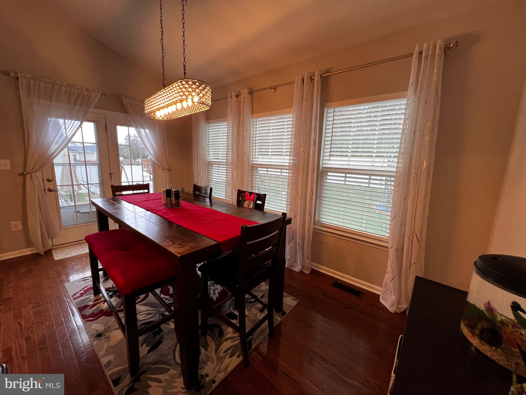 LIBERTY KNOLLS - Residential Lease