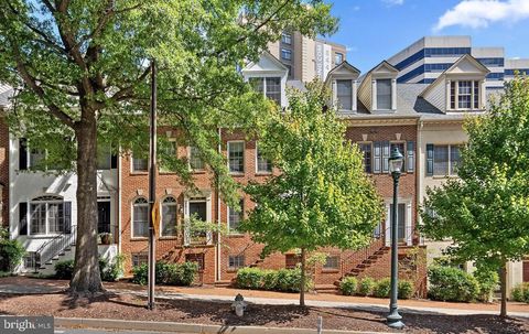 Townhouse For Sale - 8509 2nd Ave Ave<br/> SILVER SPRING, MD 20910