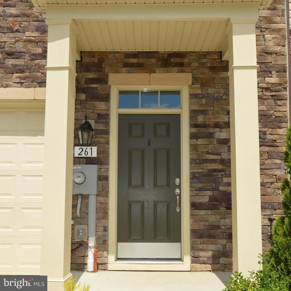 MACALLAN CROSSING - Residential Lease