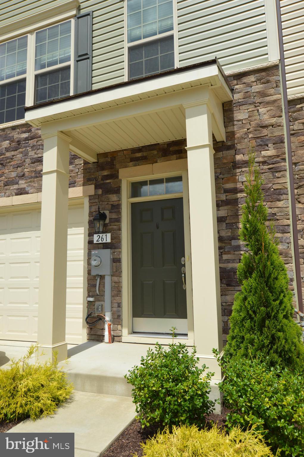 MACALLAN CROSSING - Residential Lease