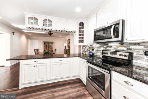 Photo of 7518 Fairwood Lane, FALLS CHURCH, VA 22046 (MLS # VAFX2288070)