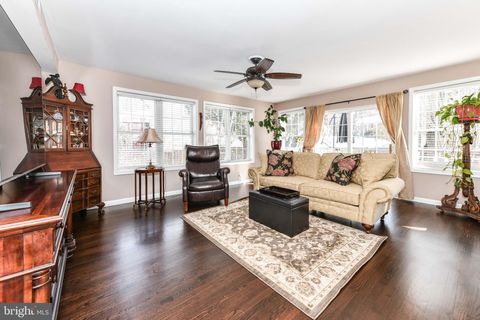 Photo of 7518 Fairwood Lane, FALLS CHURCH, VA 22046 (MLS # VAFX2288070)