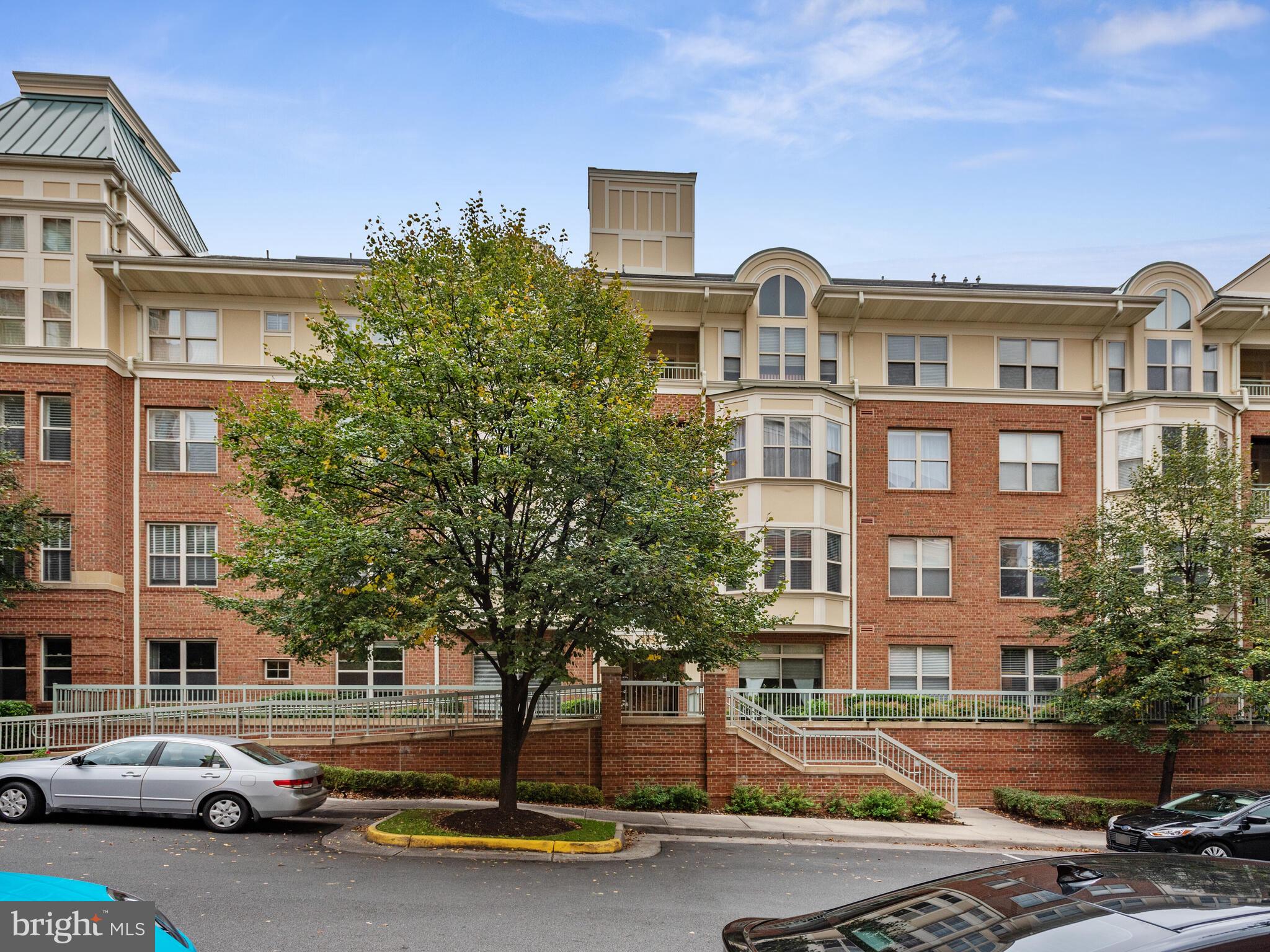 STRATFORD COURT - Residential